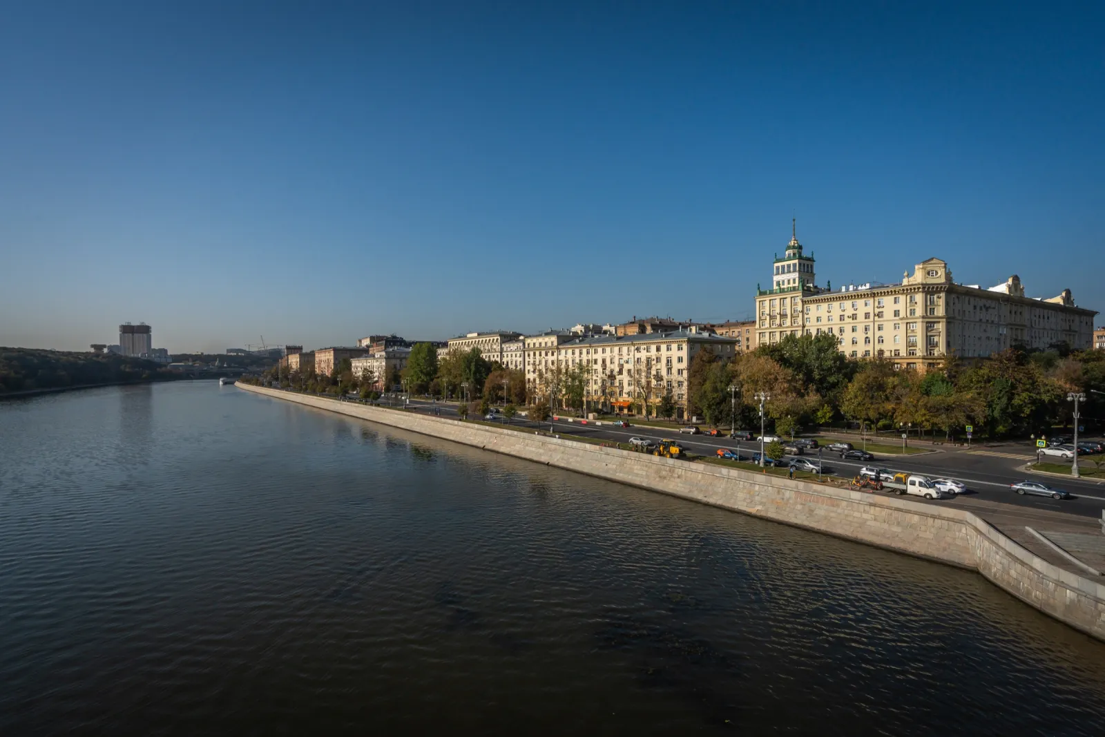 Панорама Москвы реки и Фрунзенской набережной рядом с кварталом